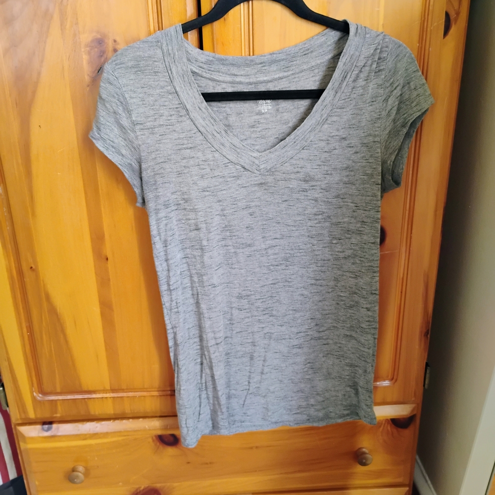 Classic Heather Gray V-Neck Short Sleeve Tee